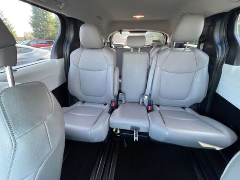 Used 2025 Toyota Sienna XLE image 42