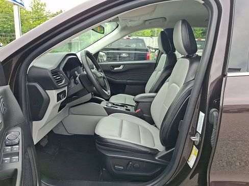 Certified 2023 Ford Escape Platinum AWD/4WD image 11