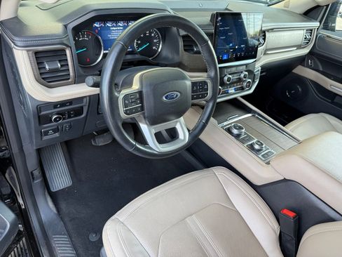 Used 2024 Ford Expedition Limited image 10