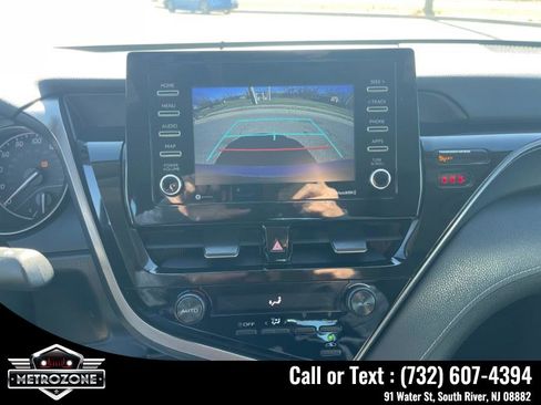 Used 2021 Toyota Camry SE image 19