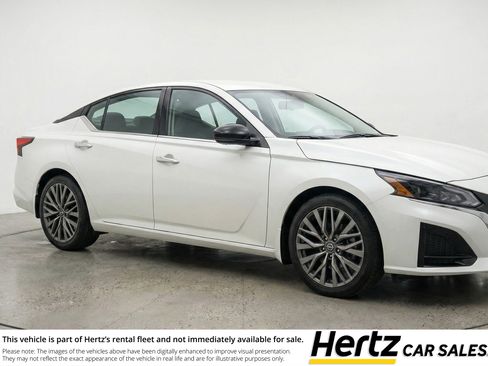 Used 2025 Nissan Altima 2.5 SV FWD image 1