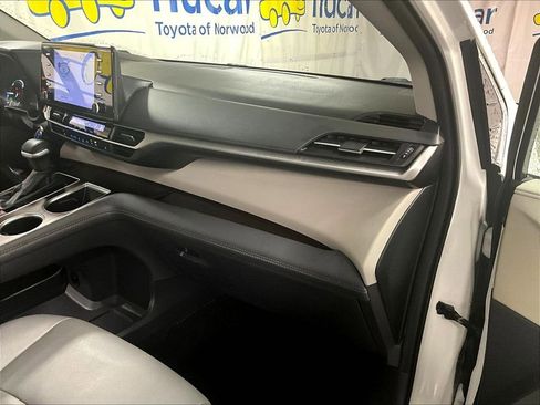 Used 2024 Toyota Sienna XLE FWD image 13