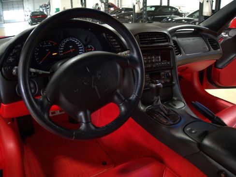 Used 2000 Chevrolet Corvette Coupe w/ Roof Pkg image 39