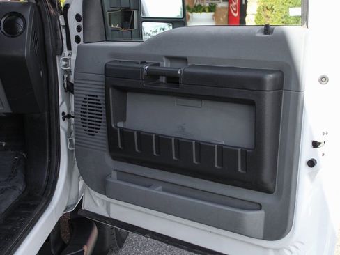 Used 2015 Ford F550 2WD Regular Cab Super Duty image 41