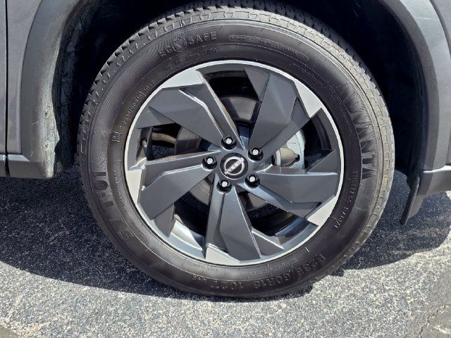 Used 2025 Nissan Rogue SV AWD/4WD image 17