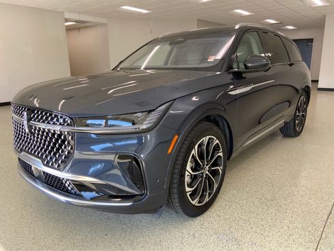 Used 2024 Lincoln Nautilus Reserve w/ Equipment Group 202A image 9