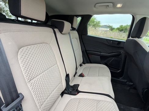 Used 2022 Ford Escape SE image 16