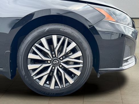 Used 2024 Nissan Altima 2.5 SV AWD/4WD image 40