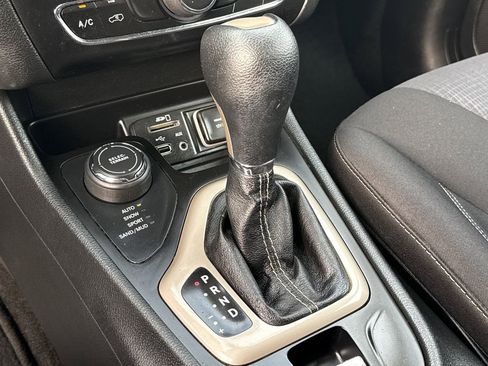 Used 2015 Jeep Cherokee Latitude image 36