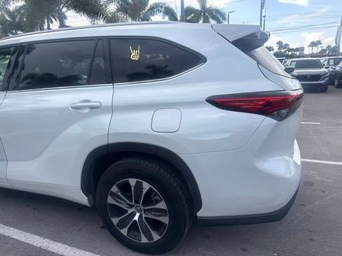 Used 2022 Toyota Highlander XLE FWD image 9