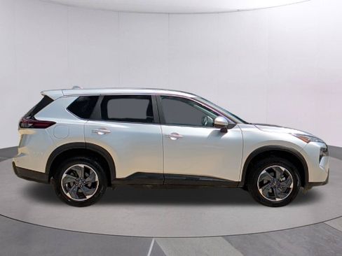 Used 2024 Nissan Rogue SV FWD image 6