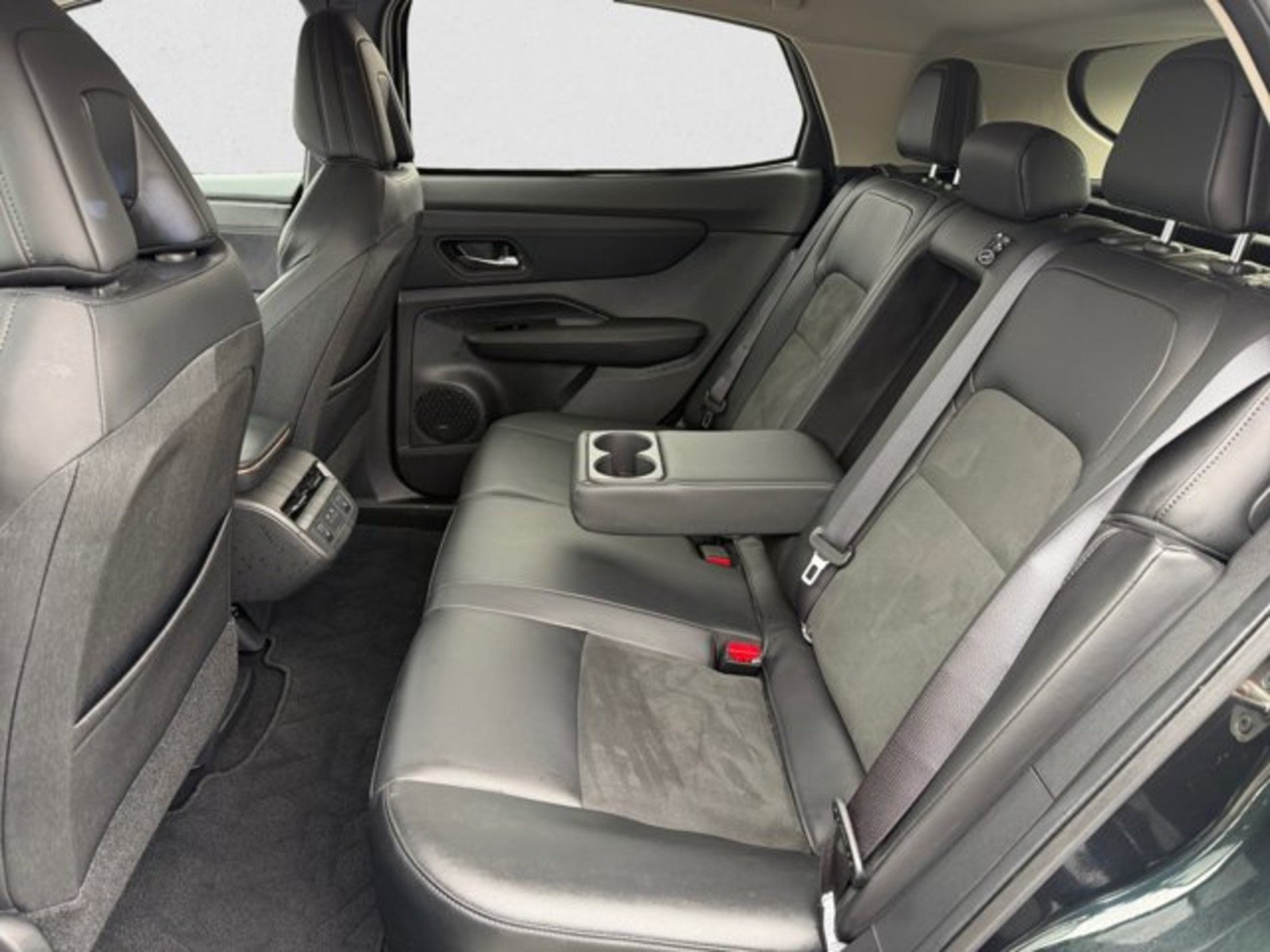 Used 2024 Nissan Ariya FWD image 18