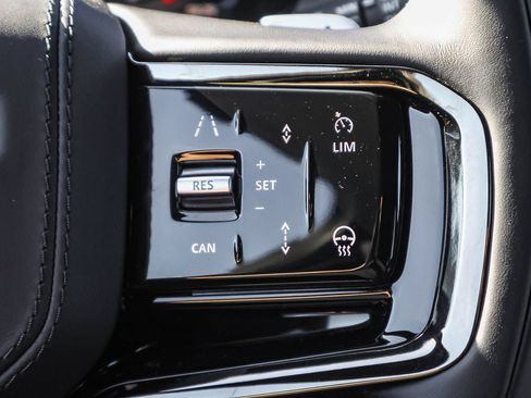 New 2026 Land Rover Range Rover Velar S AWD/4WD image 34