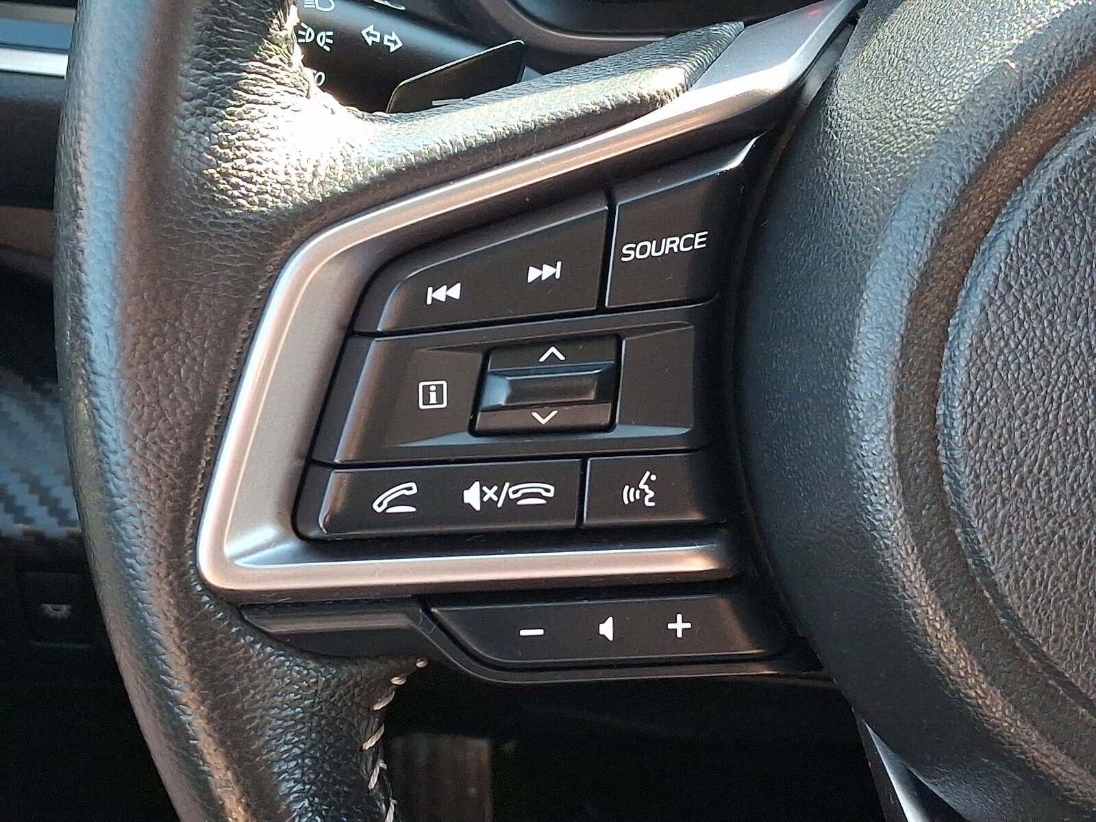 Used 2023 Subaru Ascent Premium w/ Convenience Package AWD/4WD image 21