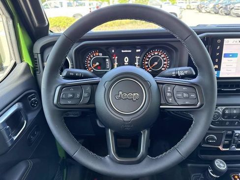 Used 2025 Jeep Gladiator Sport AWD/4WD image 14