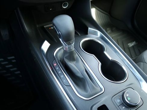 Used 2023 Chevrolet Traverse LT image 23