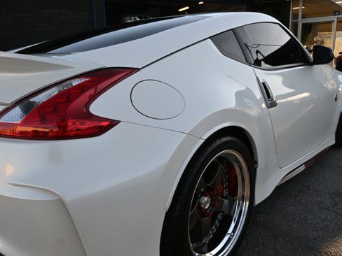 Used 2015 Nissan 370Z NISMO image 28