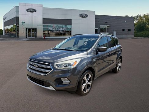 Used 2017 Ford Escape SE w/ Equipment Group 201A AWD/4WD image 1