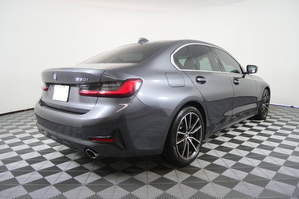Used 2021 BMW 330i Sedan w/ Convenience Package RWD image 4