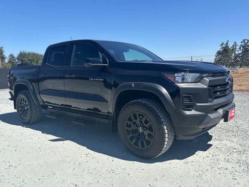 Used 2024 Chevrolet Colorado Trail Boss w/ Advanced Trailering Package AWD/4WD image 10