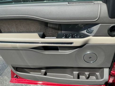 Used 2018 Ford Expedition Limited w/ Equipment Group 302A RWD image 10