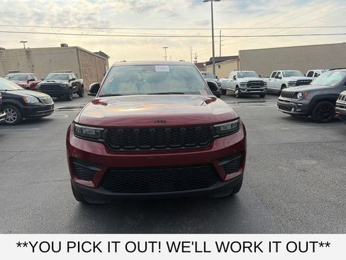 Used 2024 Jeep Grand Cherokee Altitude AWD/4WD image 2