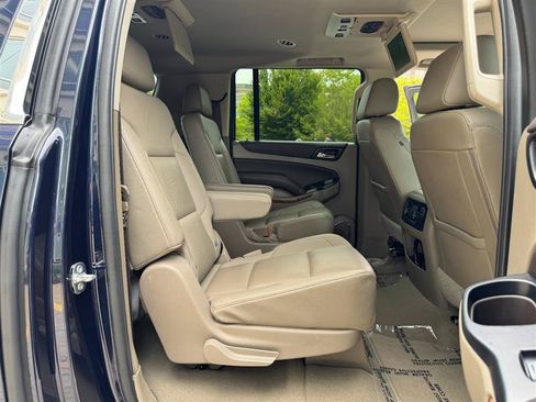 Used 2020 Chevrolet Suburban Premier AWD/4WD image 26