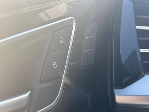 Used 2025 Audi Q4 e-tron Premium Plus image 49