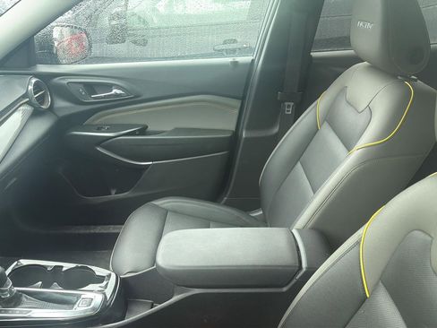 Used 2024 Chevrolet Trax ACTIV w/ Sunroof Package image 12