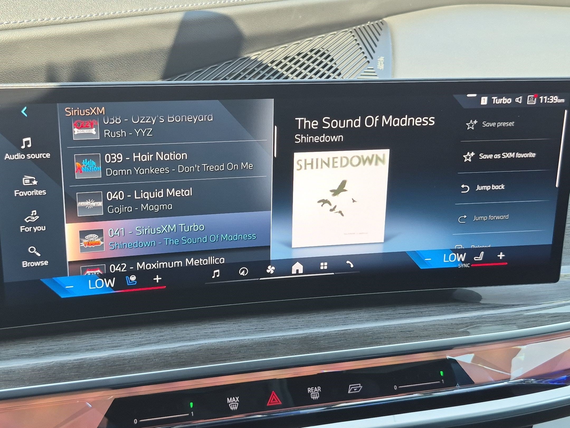 Used 2025 BMW 760i xDrive AWD/4WD image 23