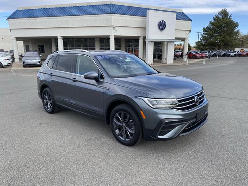 Certified 2022 Volkswagen Tiguan SE w/ Panoramic Sunroof Package image 45