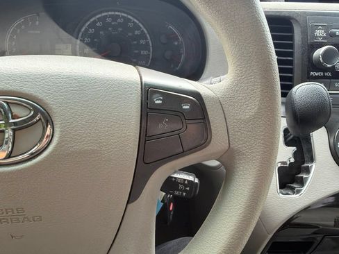 Used 2013 Toyota Sienna LE FWD image 14