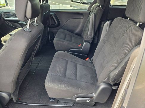 Used 2020 Dodge Grand Caravan SE FWD image 14