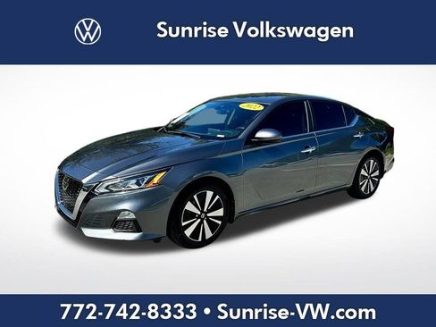 Used 2022 Nissan Altima 2.5 SV image 1