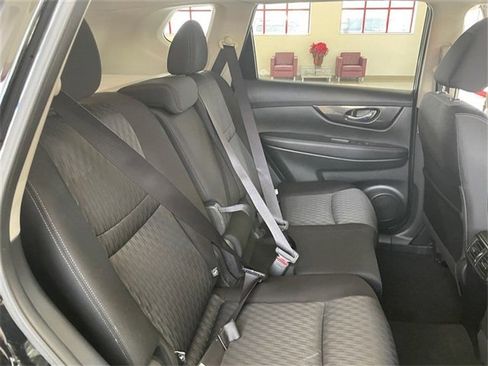 Used 2018 Nissan Rogue SV image 21