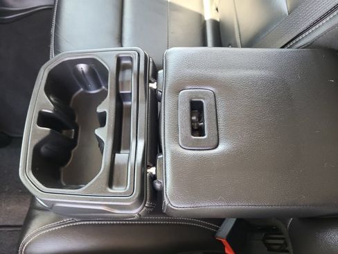 Used 2018 Jeep Wrangler Unlimited Sahara w/ Uconnect 4C Nav & Sound Group AWD/4WD image 28
