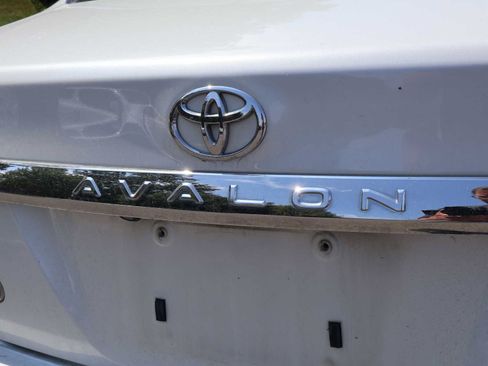 Used 2011 Toyota Avalon Limited image 18