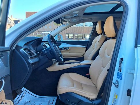 Used 2016 Volvo XC90 T5 Momentum image 11
