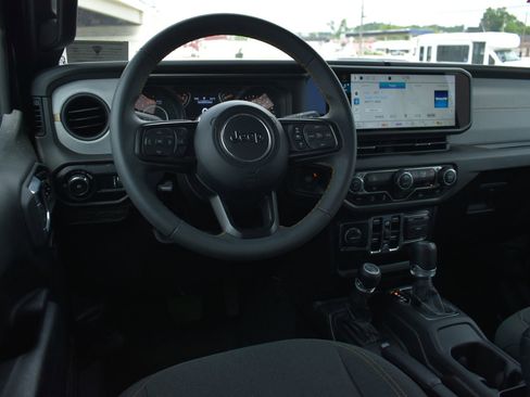 Used 2024 Jeep Wrangler Unlimited Sport AWD/4WD image 16