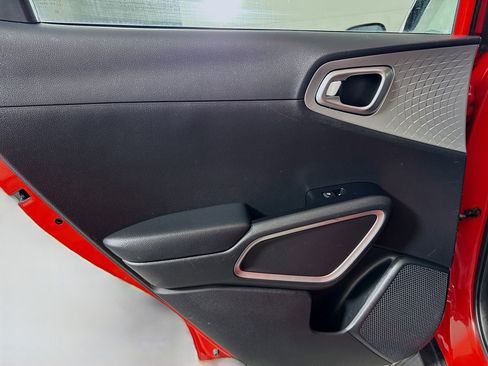 Used 2020 Kia Soul LX image 25