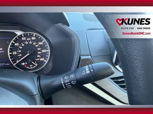 Used 2025 Nissan Altima 2.5 SV image 13