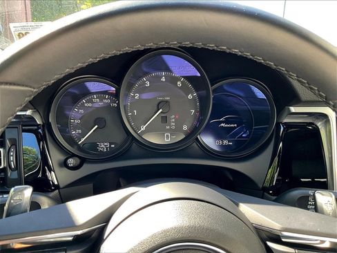 Certified 2025 Porsche Macan image 25
