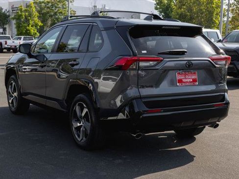 Used 2025 Toyota RAV4 SE w/ Weather & Moonroof Package AWD/4WD image 7