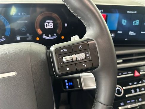 Used 2025 Hyundai Santa Fe SE image 16