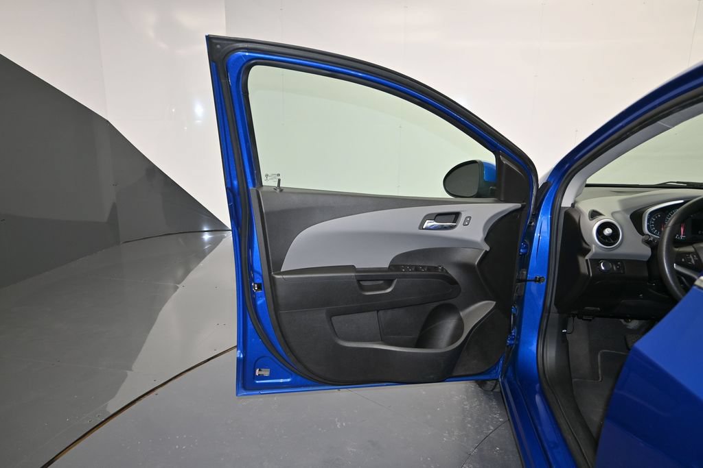 Used 2018 Chevrolet Sonic LT FWD image 10