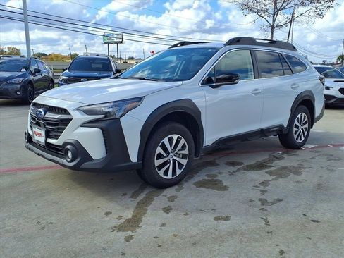 Certified 2025 Subaru Outback Premium image 3