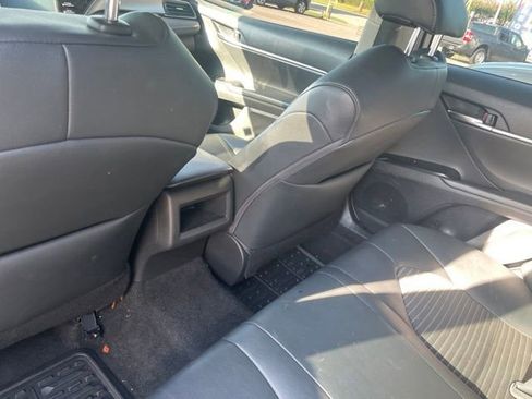 Used 2019 Toyota Camry SE FWD image 11