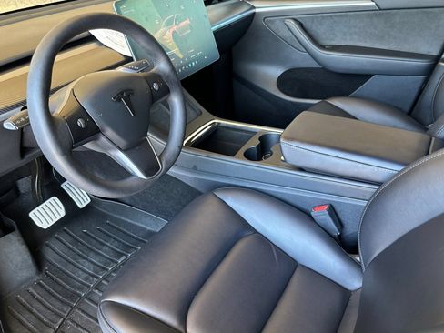 Used 2024 Tesla Model Y Performance AWD/4WD image 10