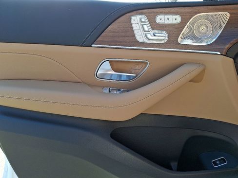 New 2026 Mercedes-Benz GLS 580 4MATIC image 8