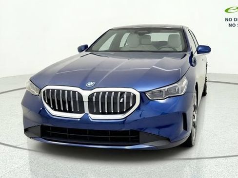 Used 2025 BMW i5 eDrive40i RWD image 3